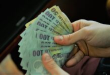 BOMBA CU CEAS DIN SALARIILE BUGETARILOR: Statul plătește anual 13,7 miliarde de lei doar pe sporuri!